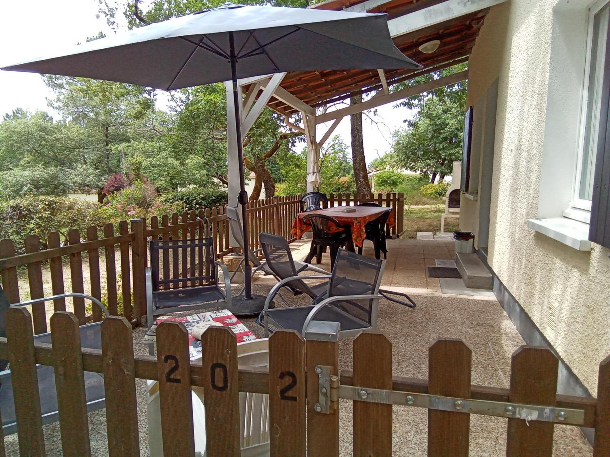 Etang Vallier Resort Brossac ภายนอก รูปภาพ